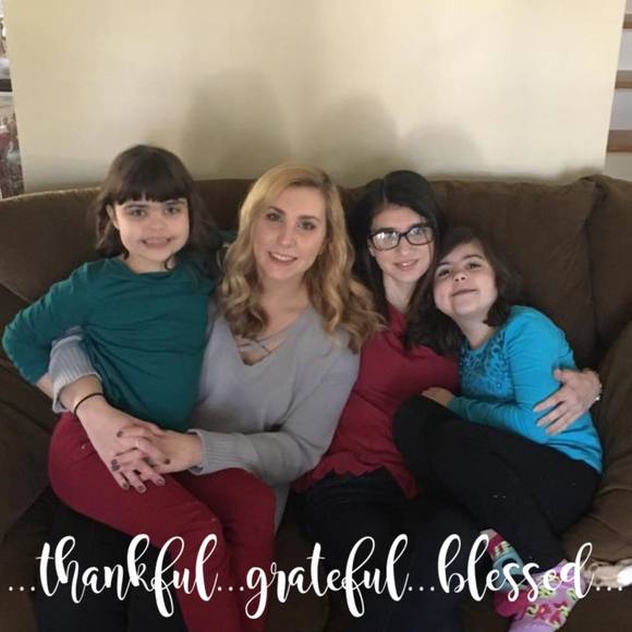 Meet your Posher, Mariana - Picture 1 of 1